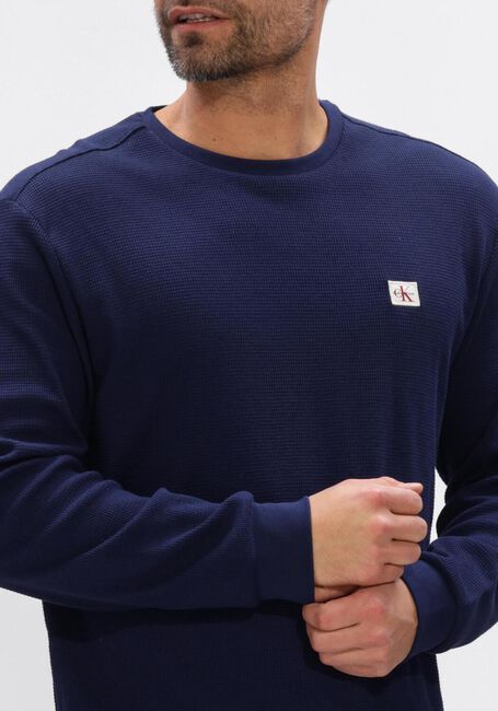 CALVIN KLEIN Pull LS WAFFLE BADGE CREWNK TEE Bleu fonc&eacute; - large