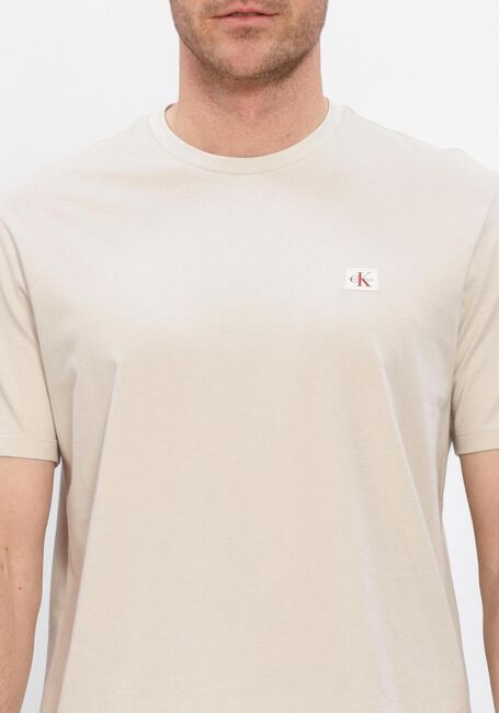 CALVIN KLEIN T-shirt SS BADGE 30S JERSEY CLASSIC TEE en beige - large