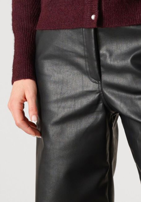 NEO NOIR Pantalon PINUR FAUX LEATHER PANTS en noir - large