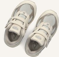 Witte NEW BALANCE Sneakers IV2002 Witte NEW BALANCE Sneakers IV2002 - medium