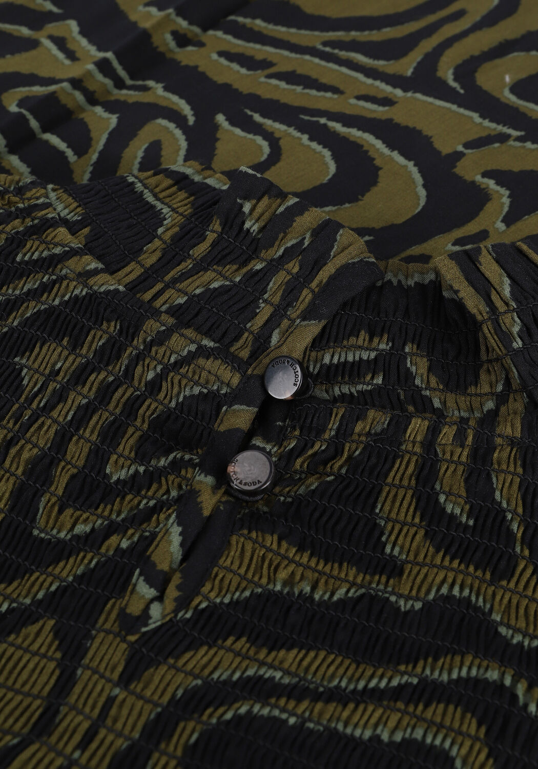 SCOTCH & SODA Haut PRINTED SMOCKED TOP CONTAINS O en vert - large