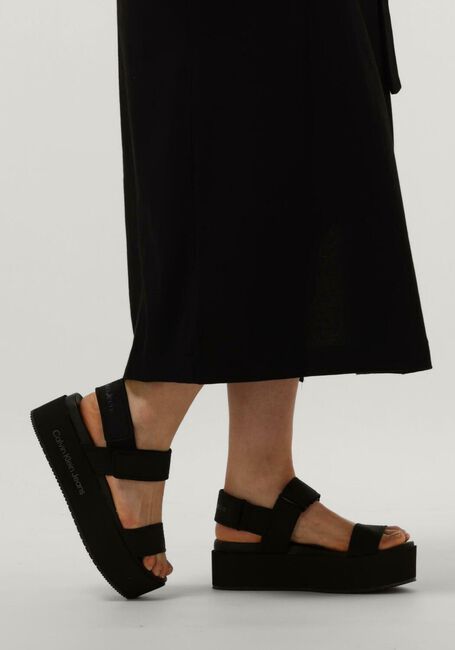 CALVIN KLEIN FLATFORM SANDAL SOFTNY Sandales en noir - large