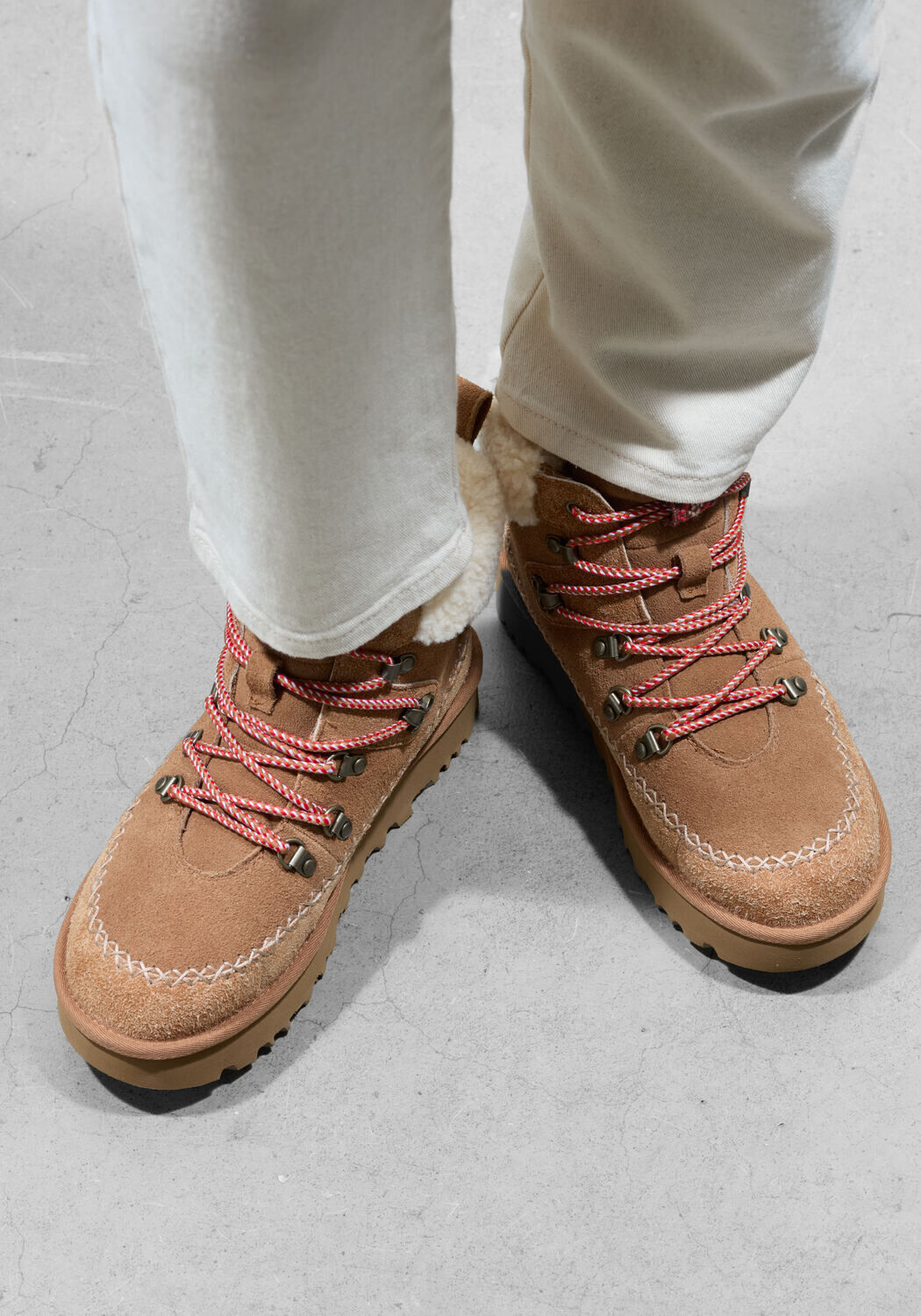 Cognac UGG  CLASSIC ALPINE LACE-UP - large