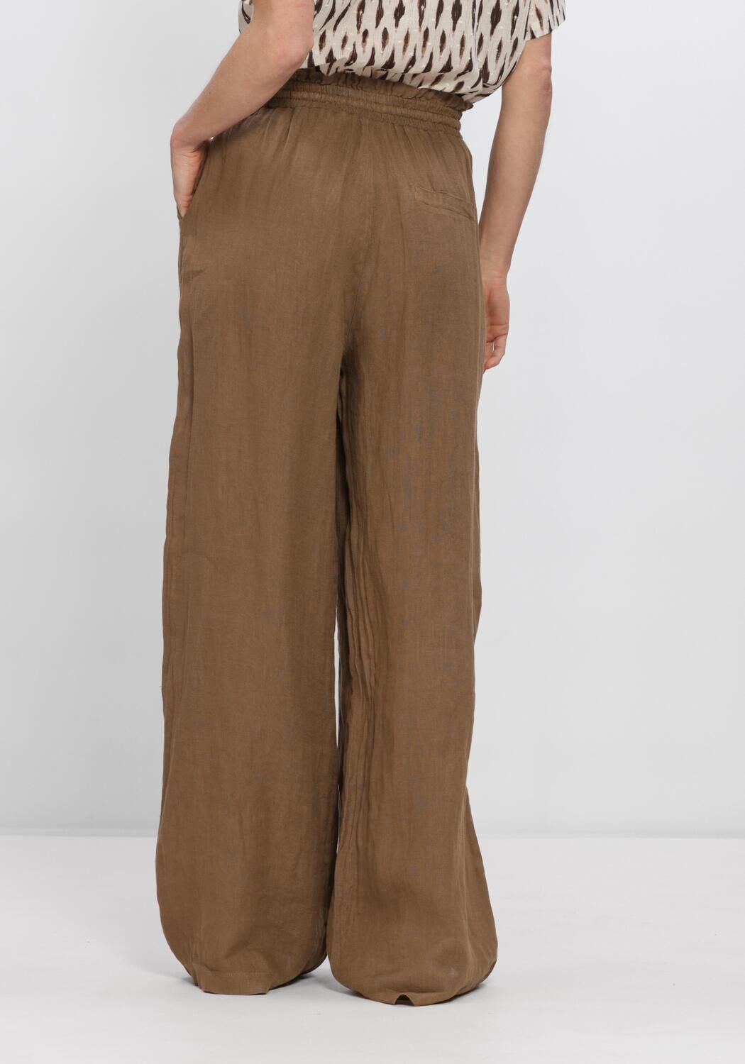 NUKUS Pantalon large KELLY PANTS en taupe - large
