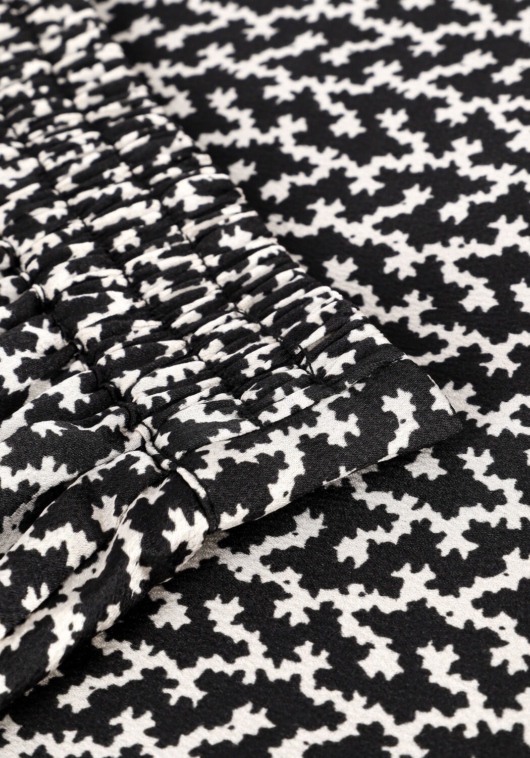 BRUUNS BAZAAR Jupe midi ACAICA AMATTA SKIRT en noir - large