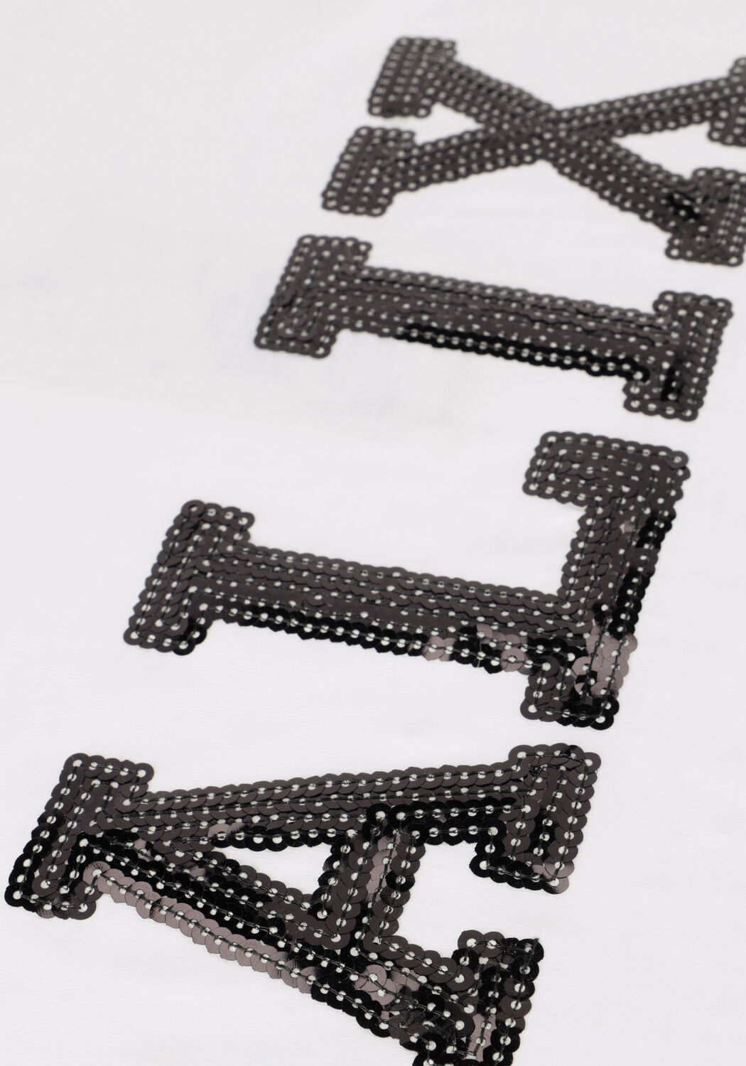 ALIX THE LABEL LADIES KNITTED ALIX SEQUIN T-SHIRT Hauts & T-shirts en blanc - large