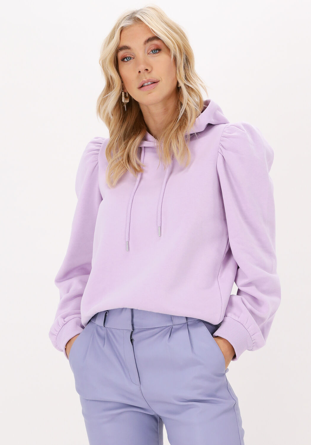 SECOND FEMALE Chandail CARMELLE SWEAT HOODIE en violet Omoda