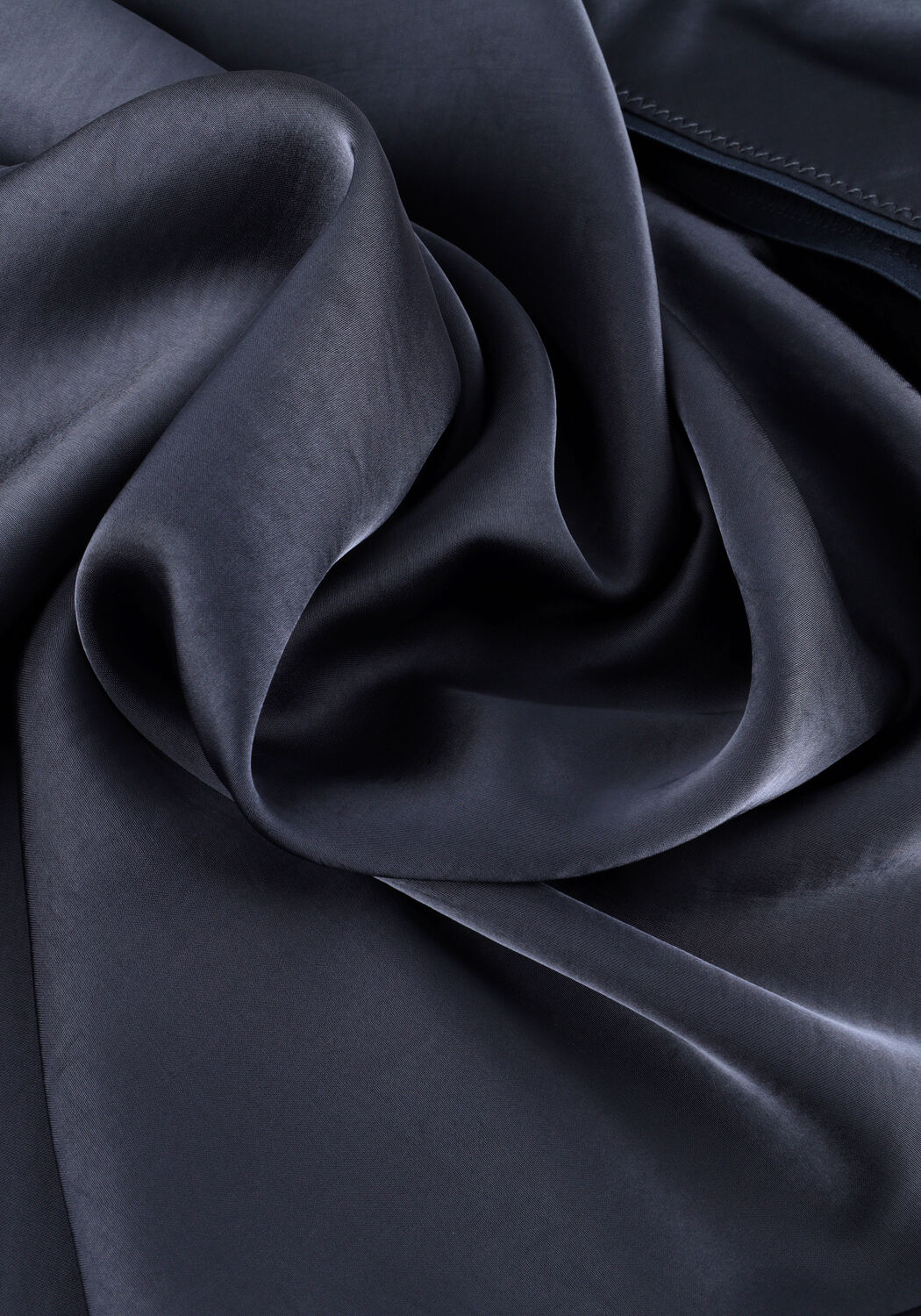 NEO NOIR Jupe maxi VICKY HEAVY SATEEN SKIRT en bleu - large