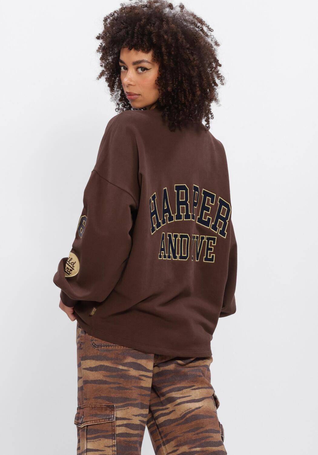 HARPER & YVE Chandail PATCH-SW en marron - large