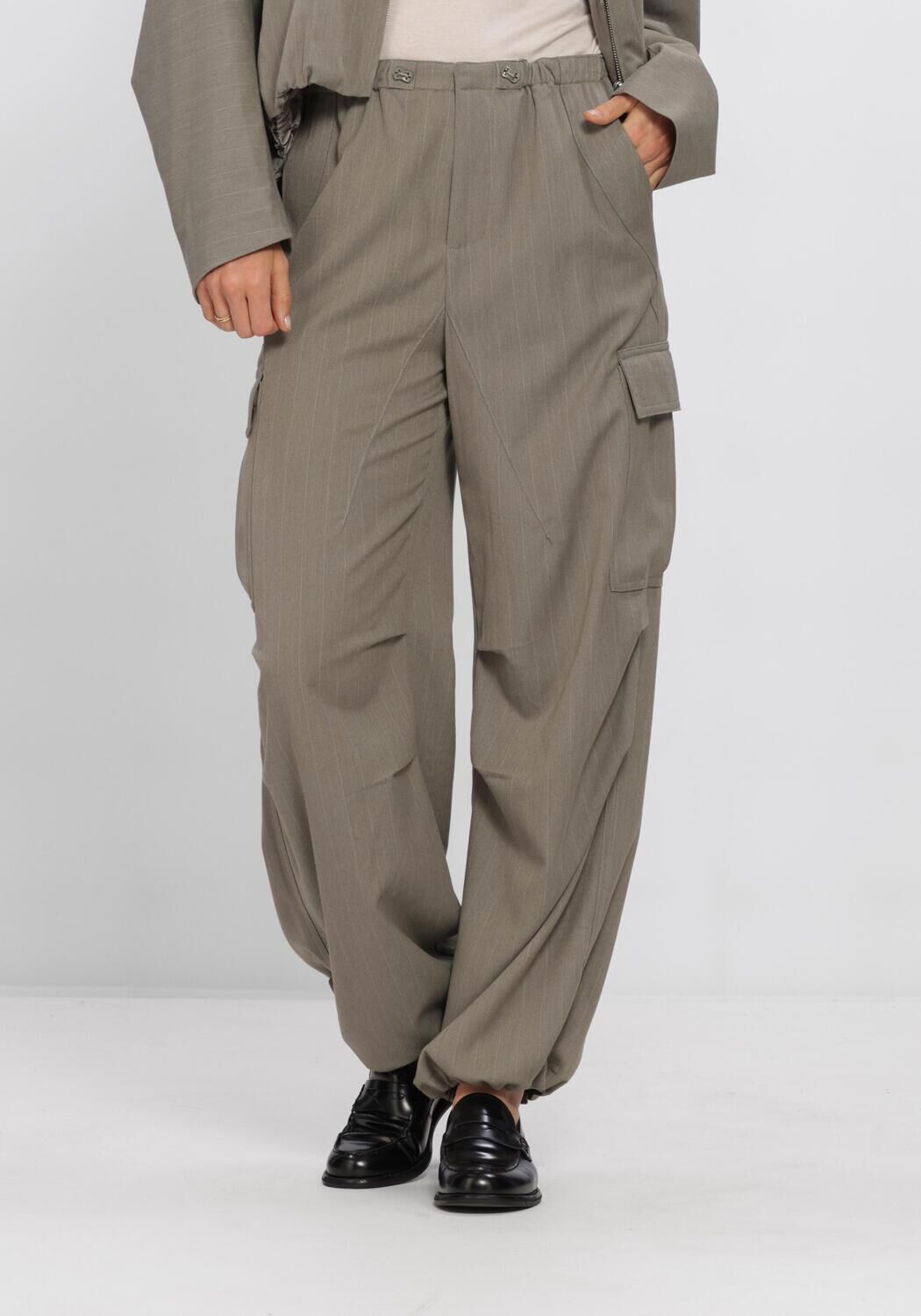 WITHBLACK Pantalon cargo WBLANNA STRIPE TRACK PANT en taupe - large