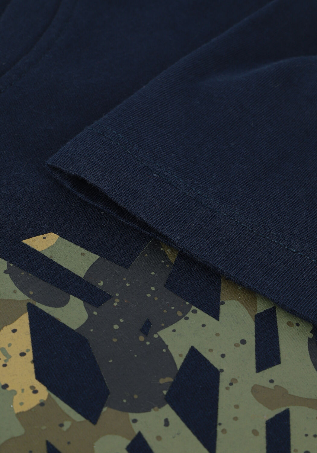 Donkerblauwe TIMBERLAND T-shirt SS TREE LOGO SEASONAL CAMO TEE - large