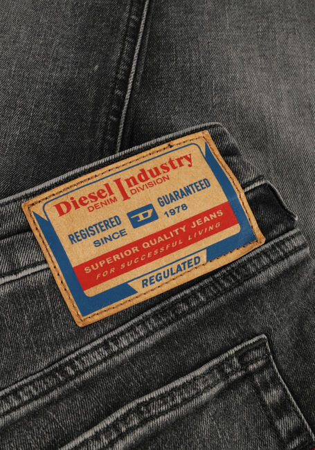 DIESEL Skinny jeans 1979 SLEENKER Gris clair - large