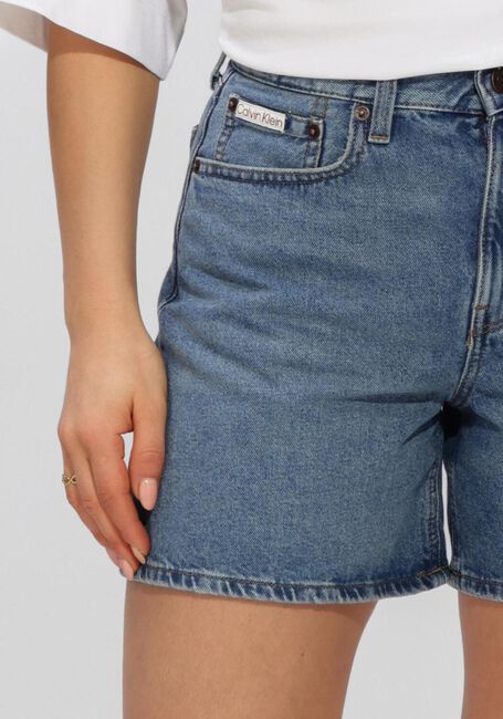 CALVIN KLEIN Pantalon courts HI RISE A-LINE SHORT en bleu - large