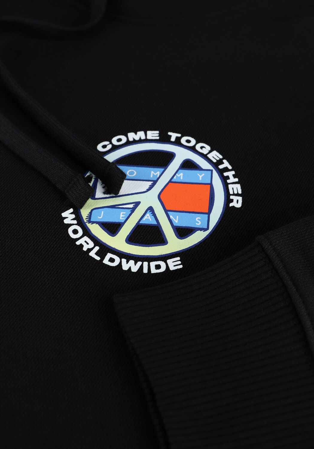 TOMMY JEANS Chandail TJM TOGETHER WORLD PEACE HOODI en noir - large