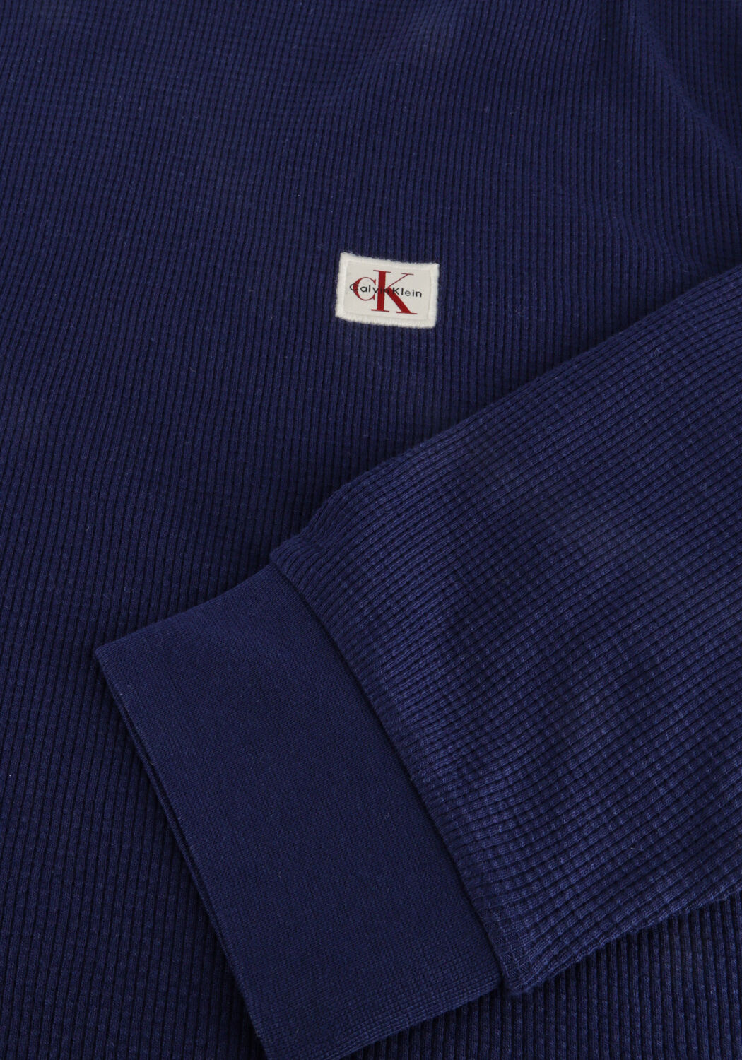 CALVIN KLEIN Pull LS WAFFLE BADGE CREWNK TEE Bleu fonc&eacute; - large