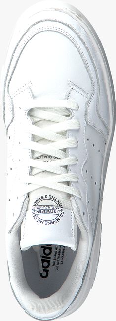 Witte ADIDAS Lage sneakers SUPERCOURT J - large
