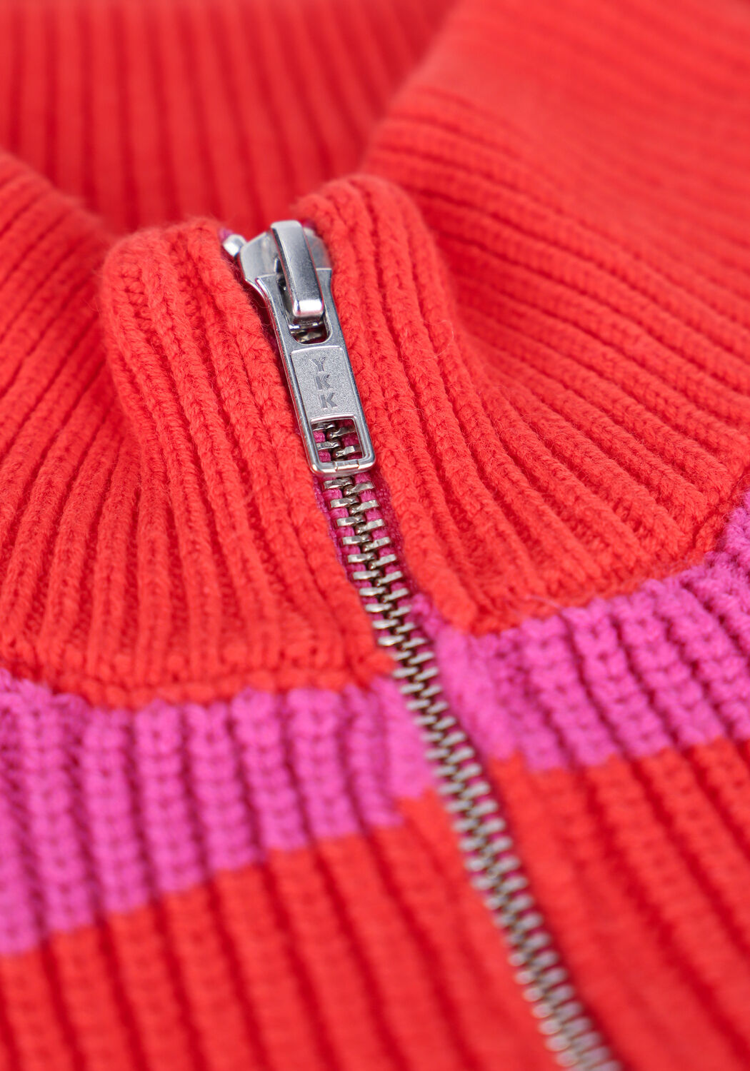 GESTUZ Gilet EMBLA SS ZIPPER CARDIGAN en rouge - large