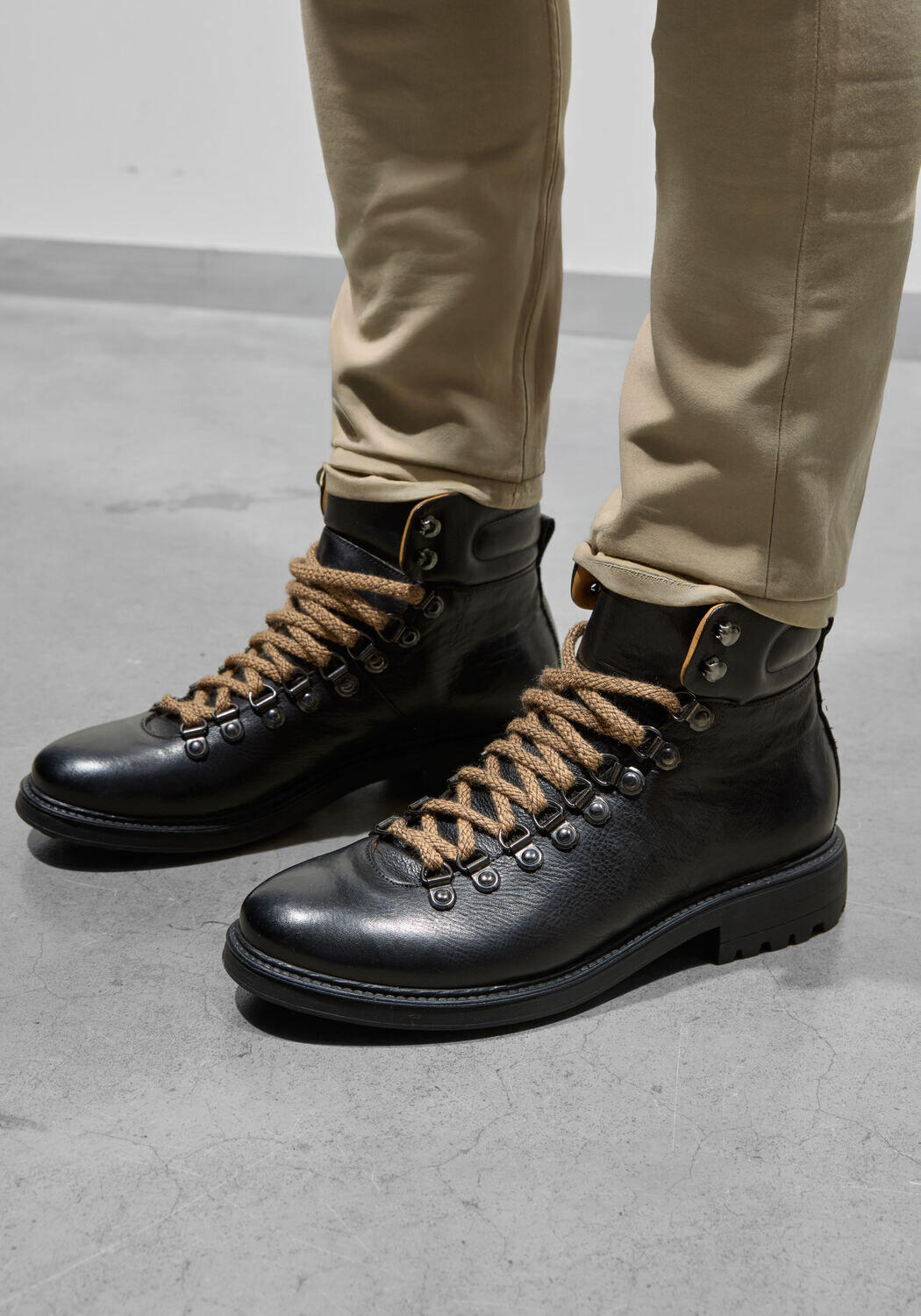 STEFANO LAURAN Bottines &agrave; lacets 1562 en noir - medium