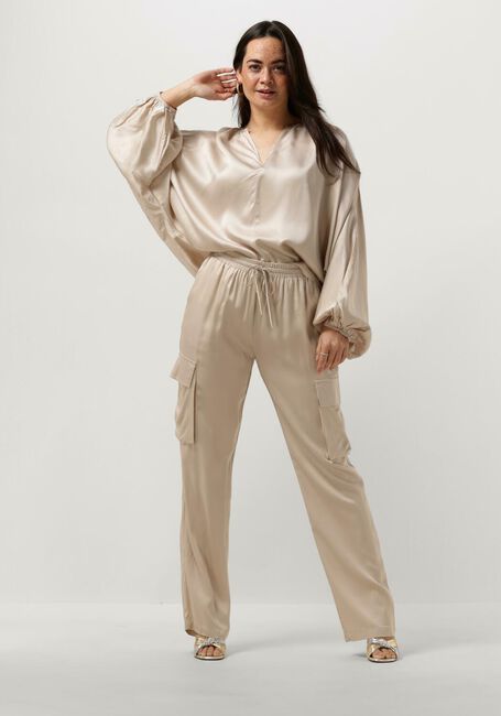 RESORT FINEST Pantalon cargo SATIN CARGO PANTS en beige - large