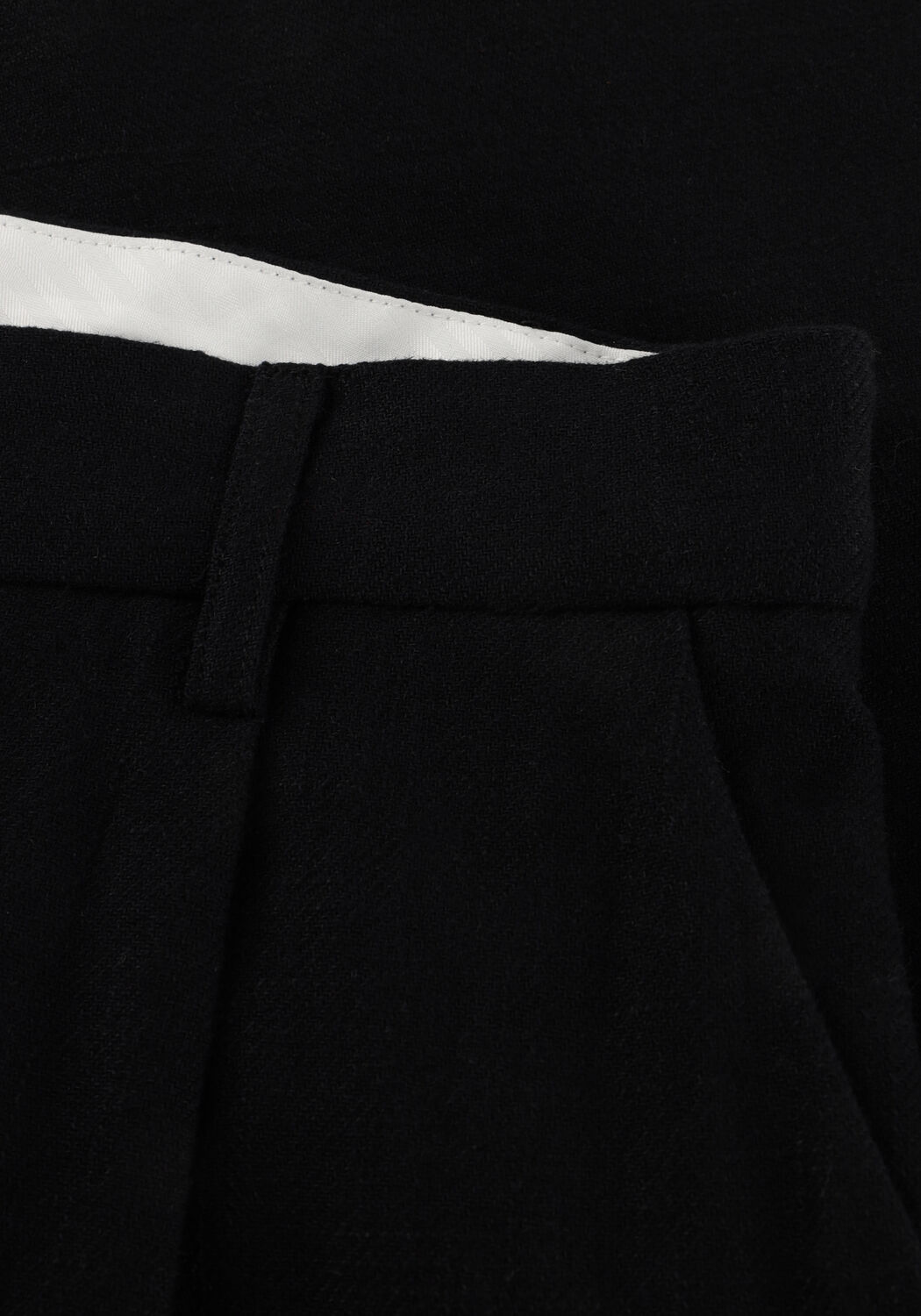 NOTRE-V Pantalon courte NV-HENRIEKE en noir - large