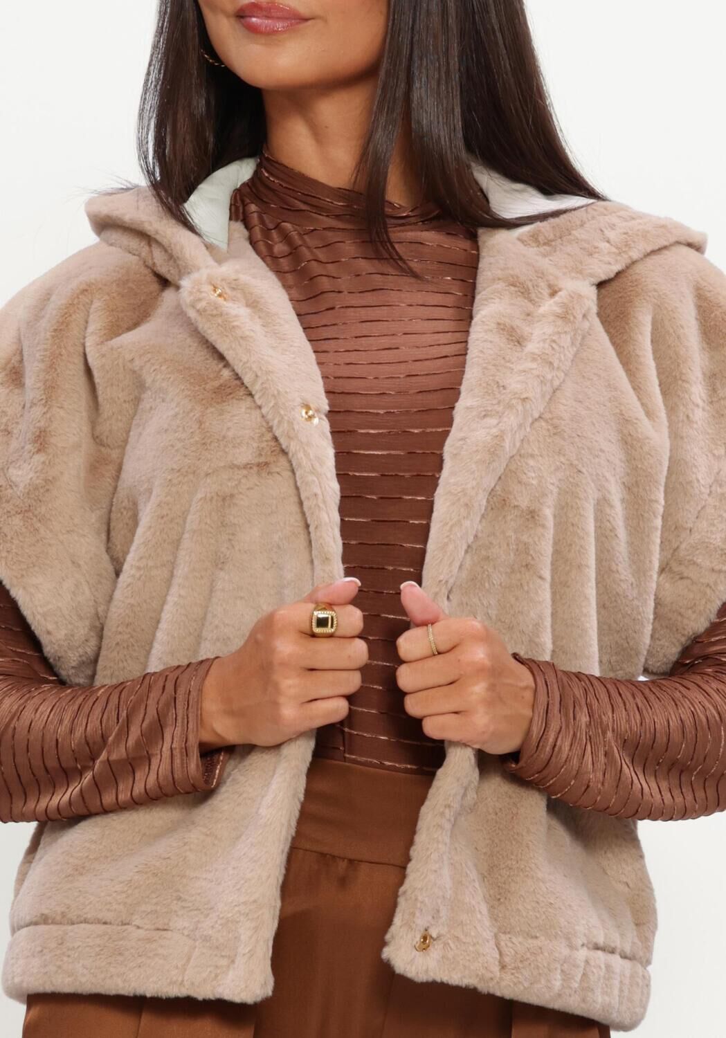 NUKUS Gilet XANDRA GILET en beige - large