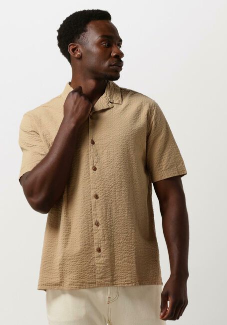 ANERKJENDT Chemise décontracté AKLEO S/S SEERSUCKER SHIRT en camel - large