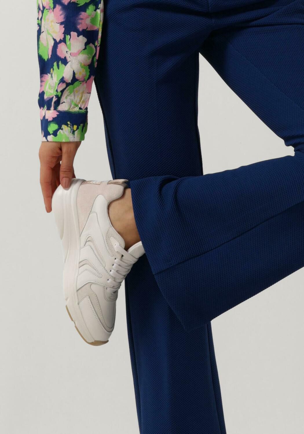 VIA VAI Baskets basses VIC TAYLOR en blanc - large