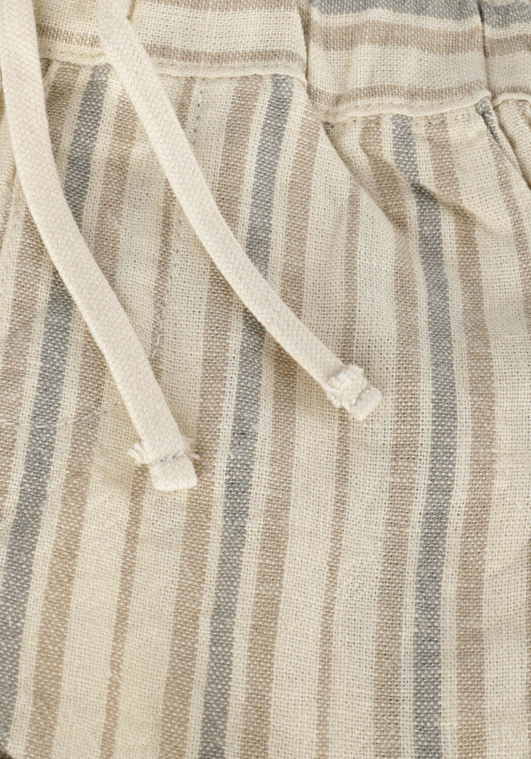 RYLEE + CRU Pantalon courte BERMUDA SHORT en beige - large