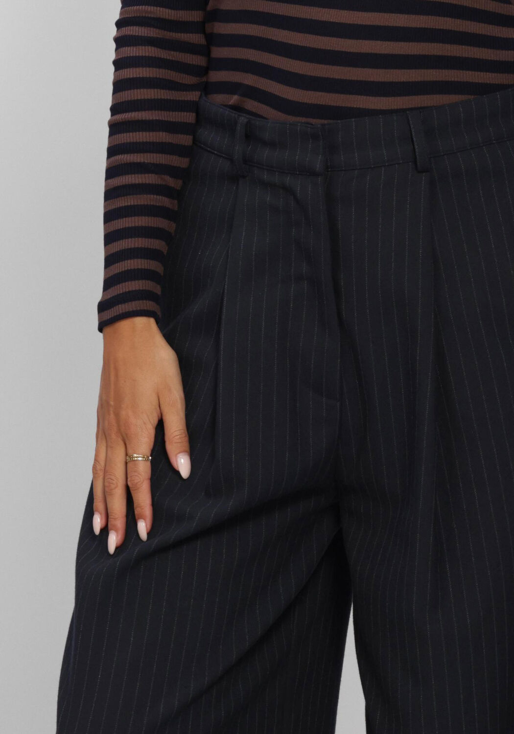 BY-BAR Pantalon large FRIDA PINSTRIPE PANTS en noir - large