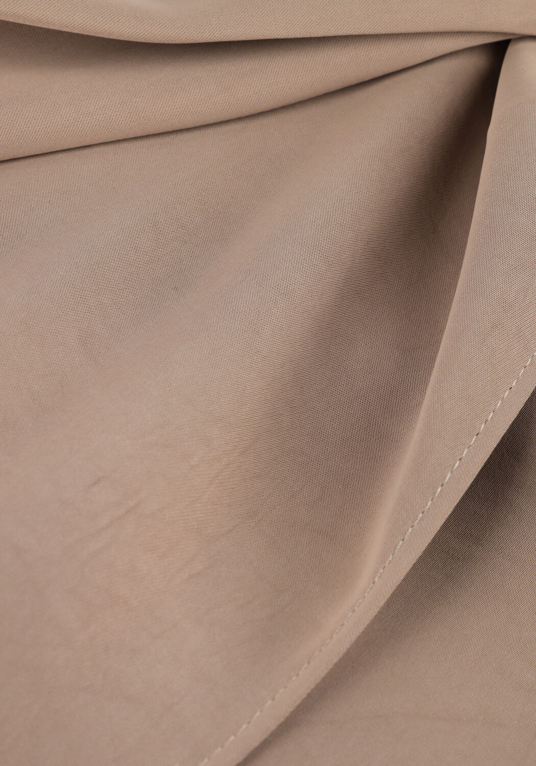 NEO NOIR Jupe midi KIT DULL SATEEN SKIRT en taupe - large