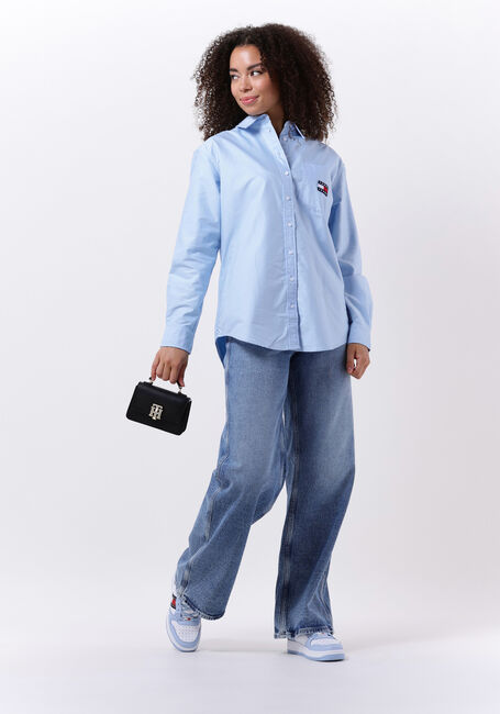 Blauwe TOMMY JEANS  TJW BADGE BOYFRIEND SHIRT Blauwe TOMMY JEANS  TJW BADGE BOYFRIEND SHIRT - large