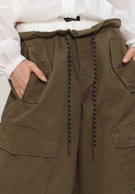HAUTE L'AMITI&Eacute; Pantalon cargo PULL ON CARGO BERMUDAS en vert - large