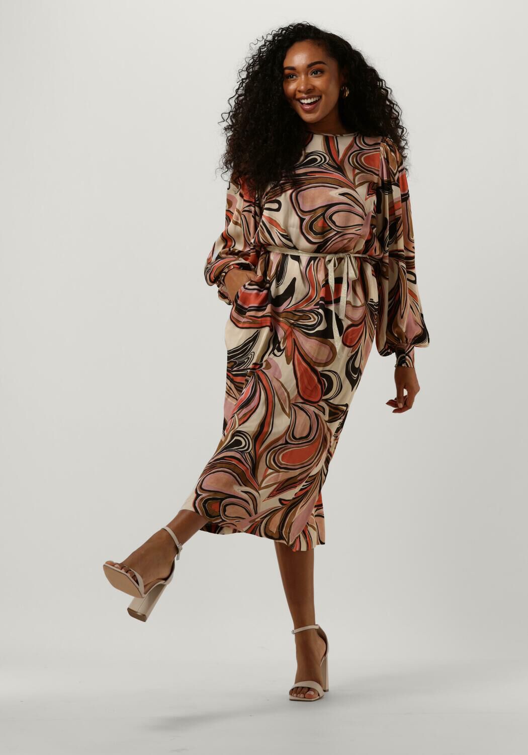 Omoda jurk outlet