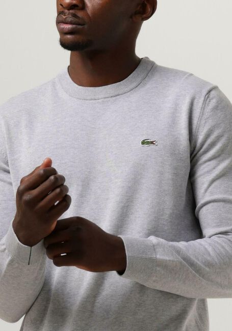 LACOSTE Pull 1HA1 MEN SWEATER en gris - large