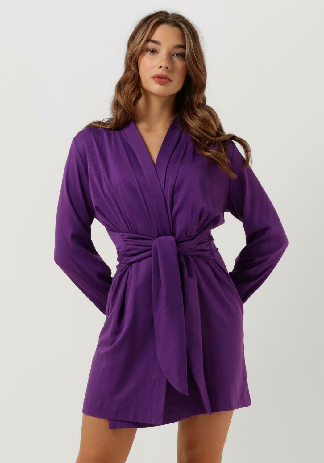 Paarse CHPTR S Mini jurk AMORE DRESS Omoda