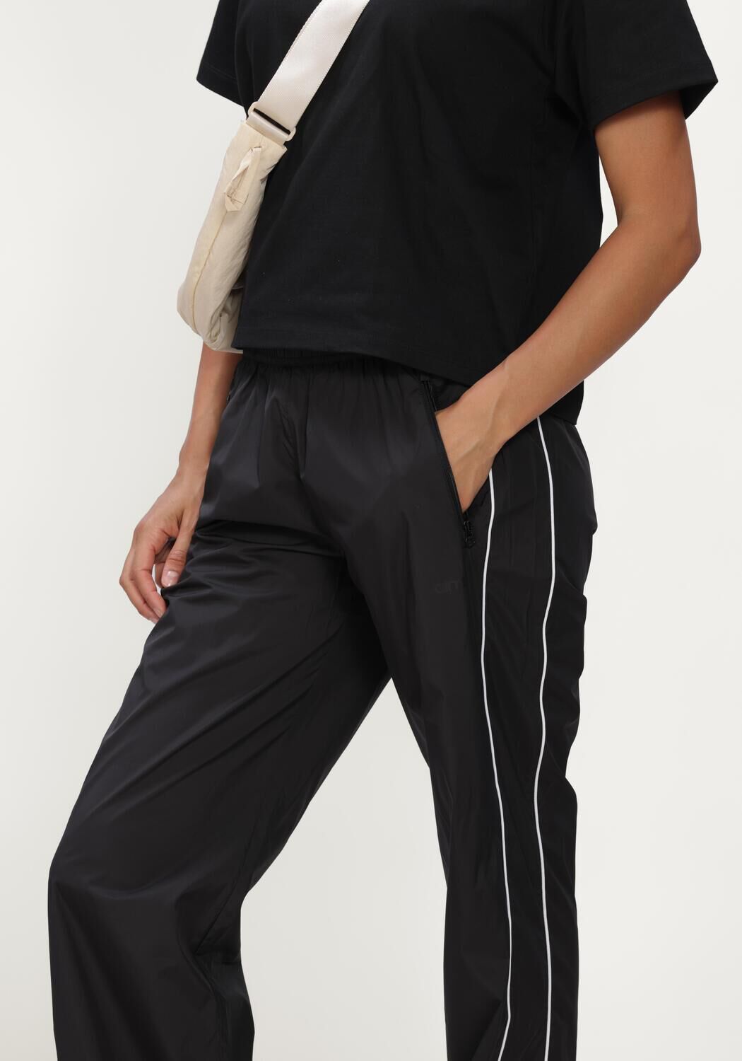 Zwarte AIM'N Joggingbroek BALANCE TRACKSUIT PANTS - large