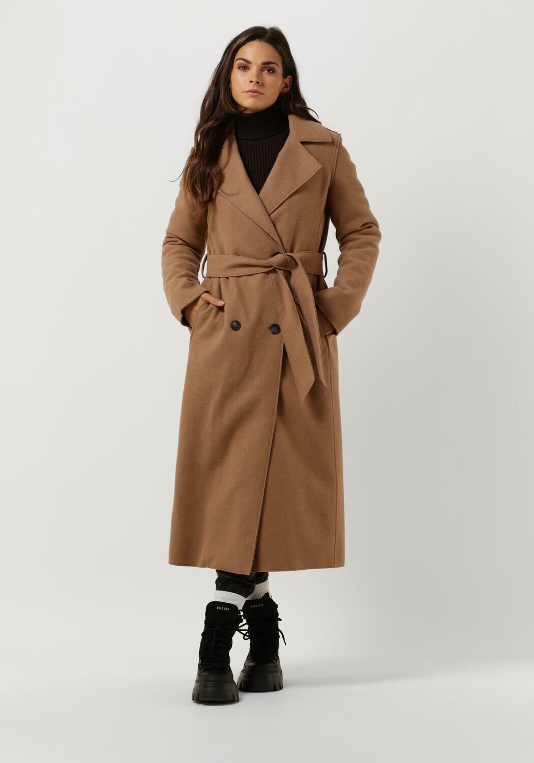 BEAUMONT Manteau BELTED COAT en camel Omoda