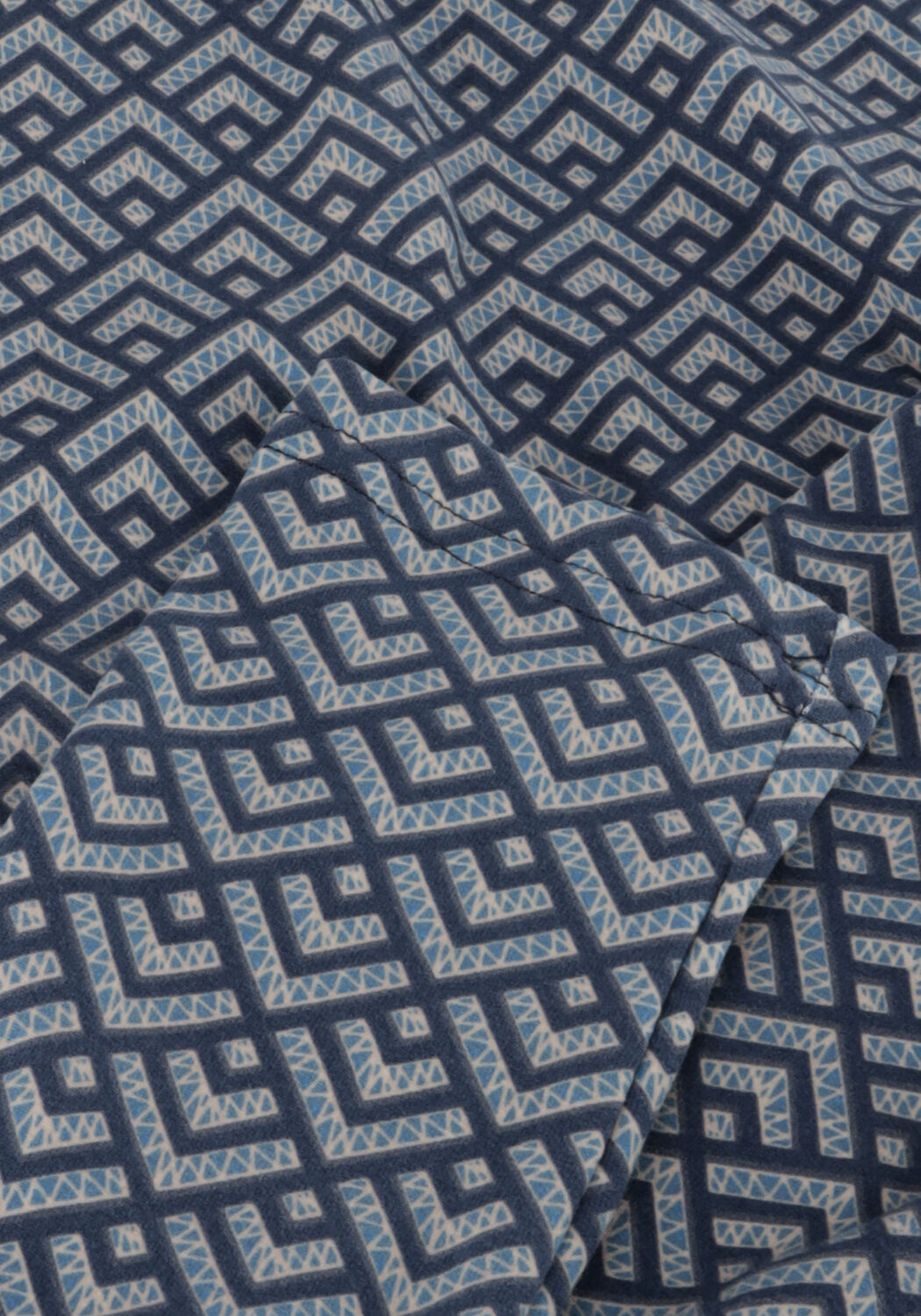 Blauwe COLOURFUL REBEL Tops & T-shirts NEYO SMALL GEO PEACHED TURTLENECK TOP - large