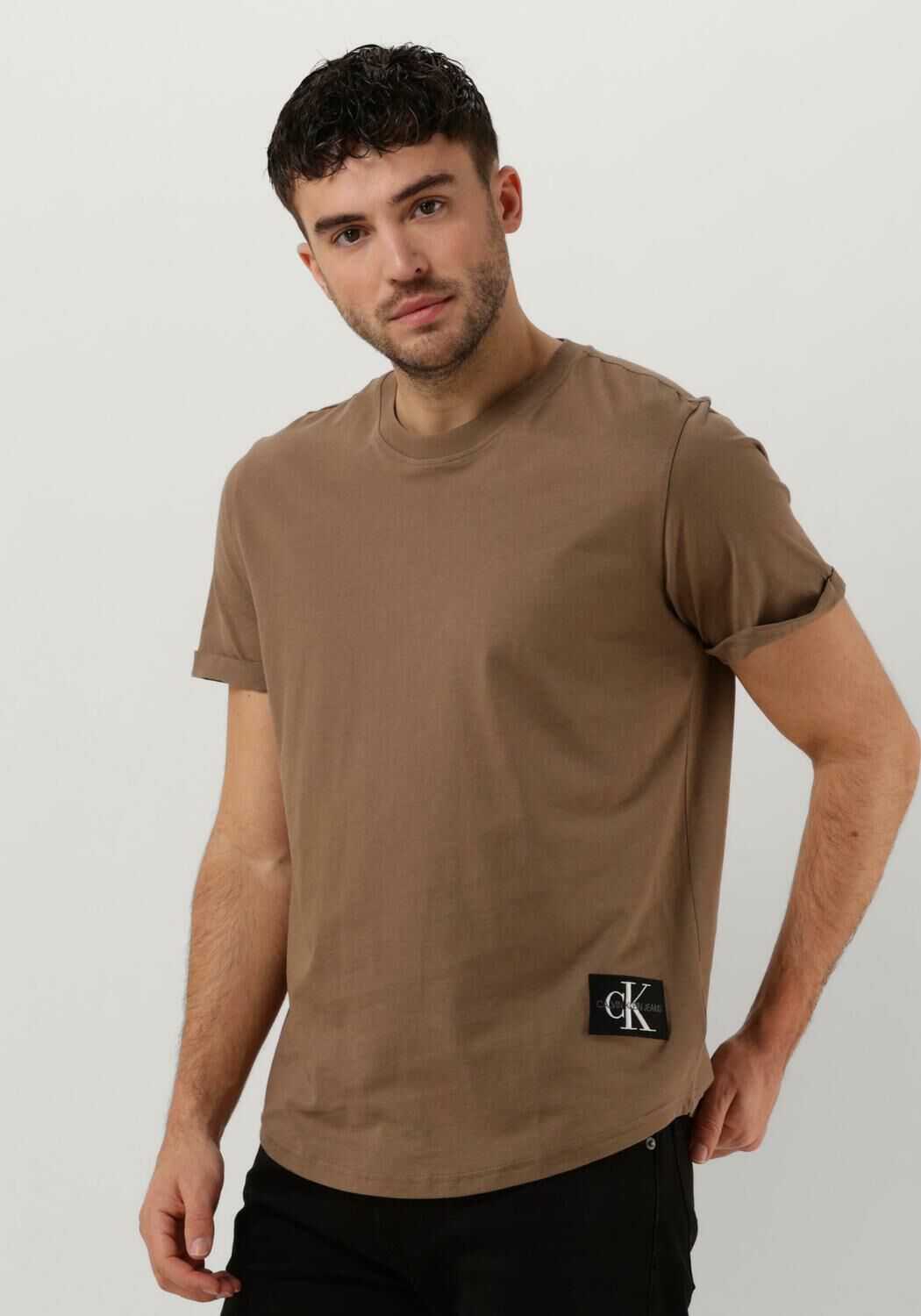 T shirt calvin hotsell klein kaki