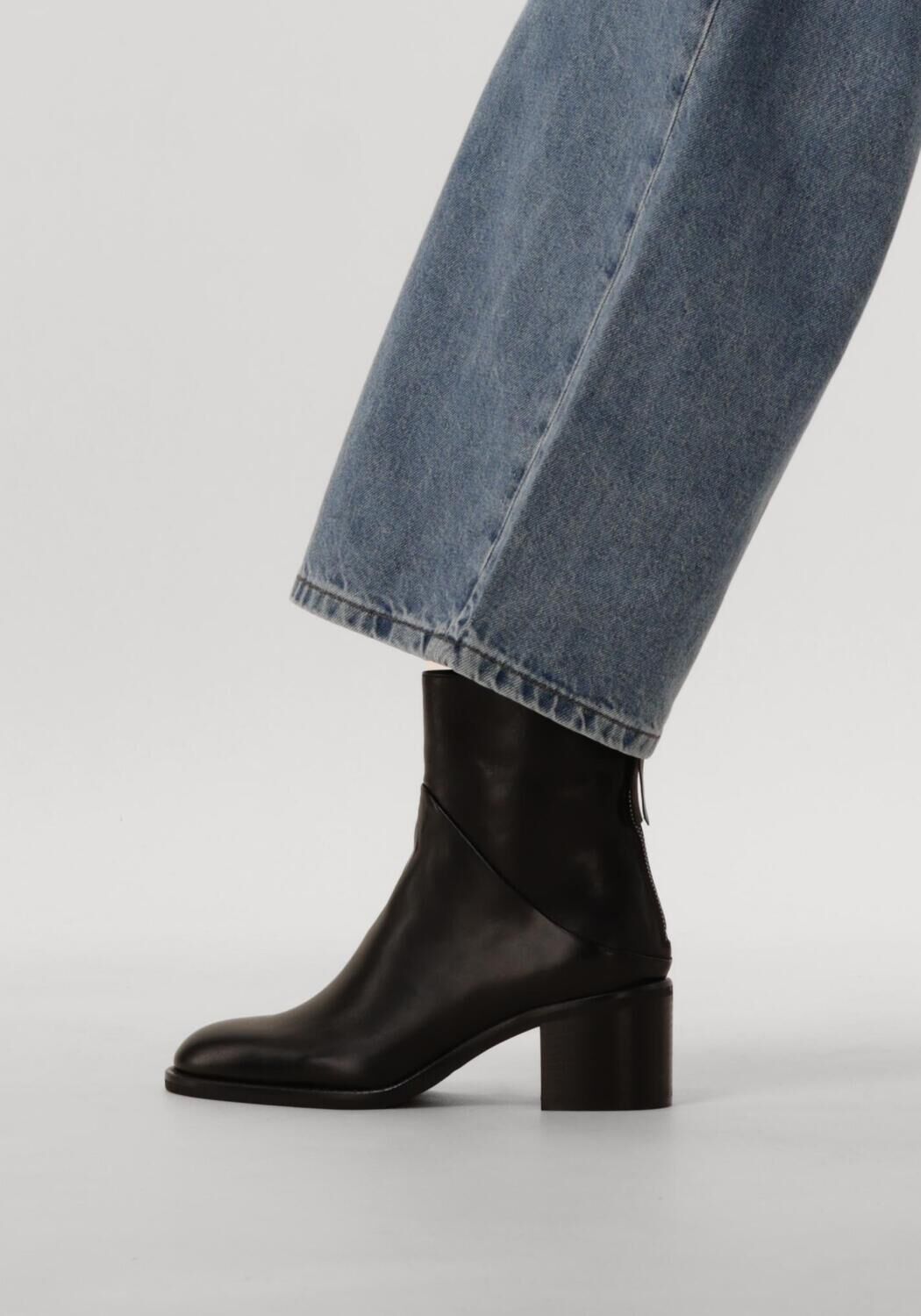 BLASZ 193 Bottines en noir - large