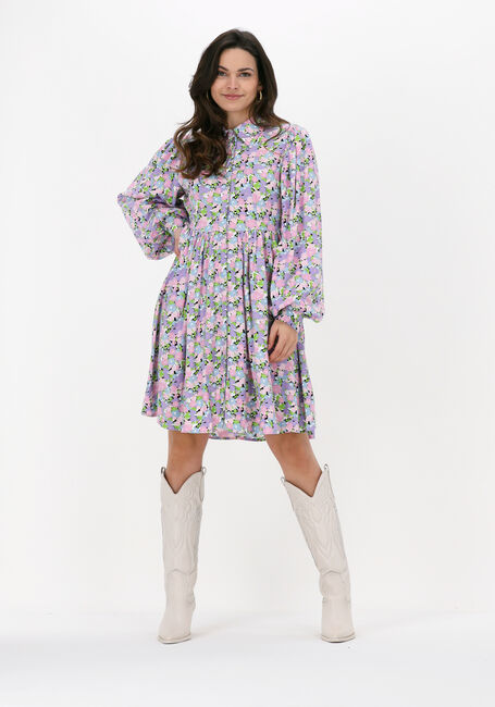 SELECTED FEMME Mini robe SLFJUDITA LS SHORT en rose - large
