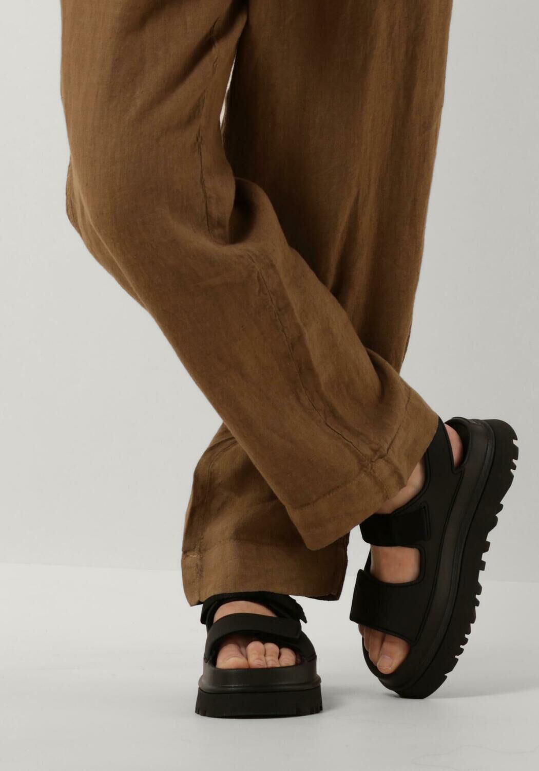 Zwarte UGG Sandalen W GOLDENGLOW - large