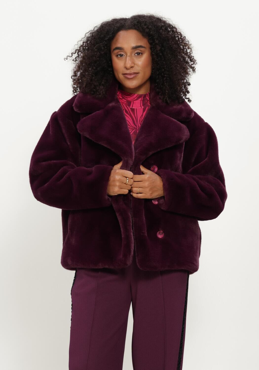 POM AMSTERDAM Manteau en fausse fourrure CLEO DARK PLUM Bordeaux - large
