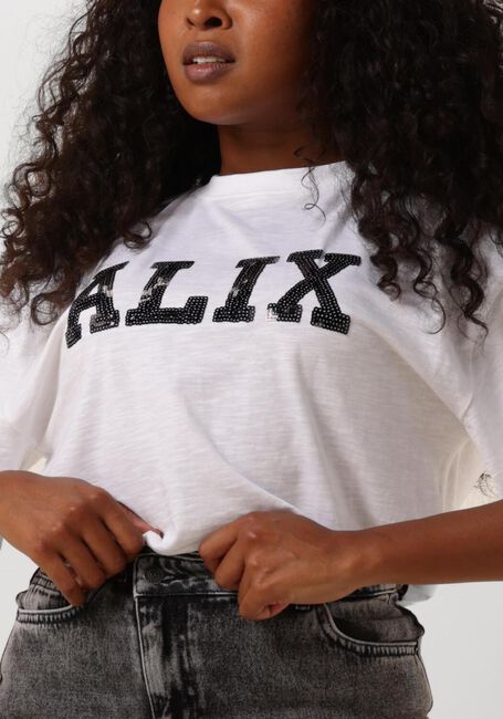 ALIX THE LABEL LADIES KNITTED ALIX SEQUIN T-SHIRT Hauts & T-shirts en blanc - large