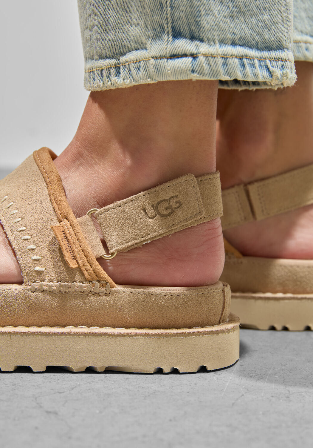 Beige UGG Sandalen W GOLDENSTAR REGENERATE - large