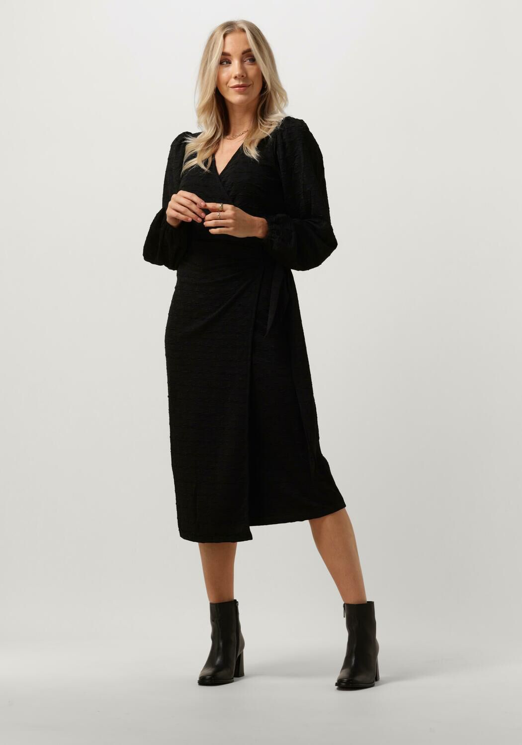 Zwarte Y.A.S. Midi jurk YASLEIDO LS WRAP MIDI DRESS Omoda