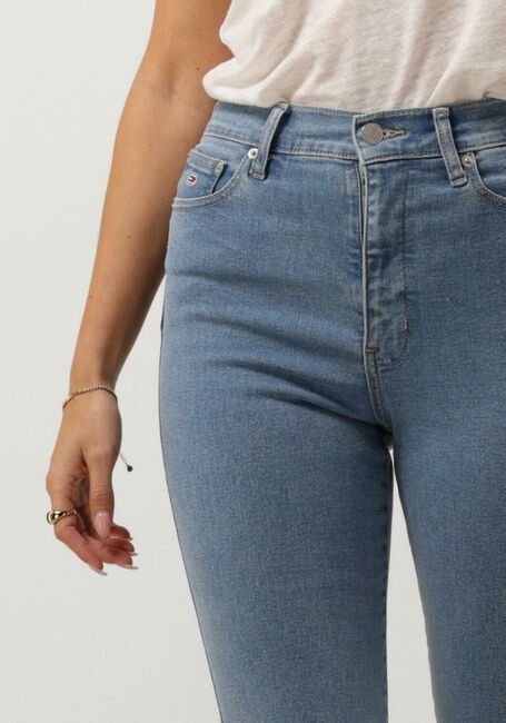 TOMMY JEANS Flared jeans SYLVIA HGH FLR CG4239 en bleu - large