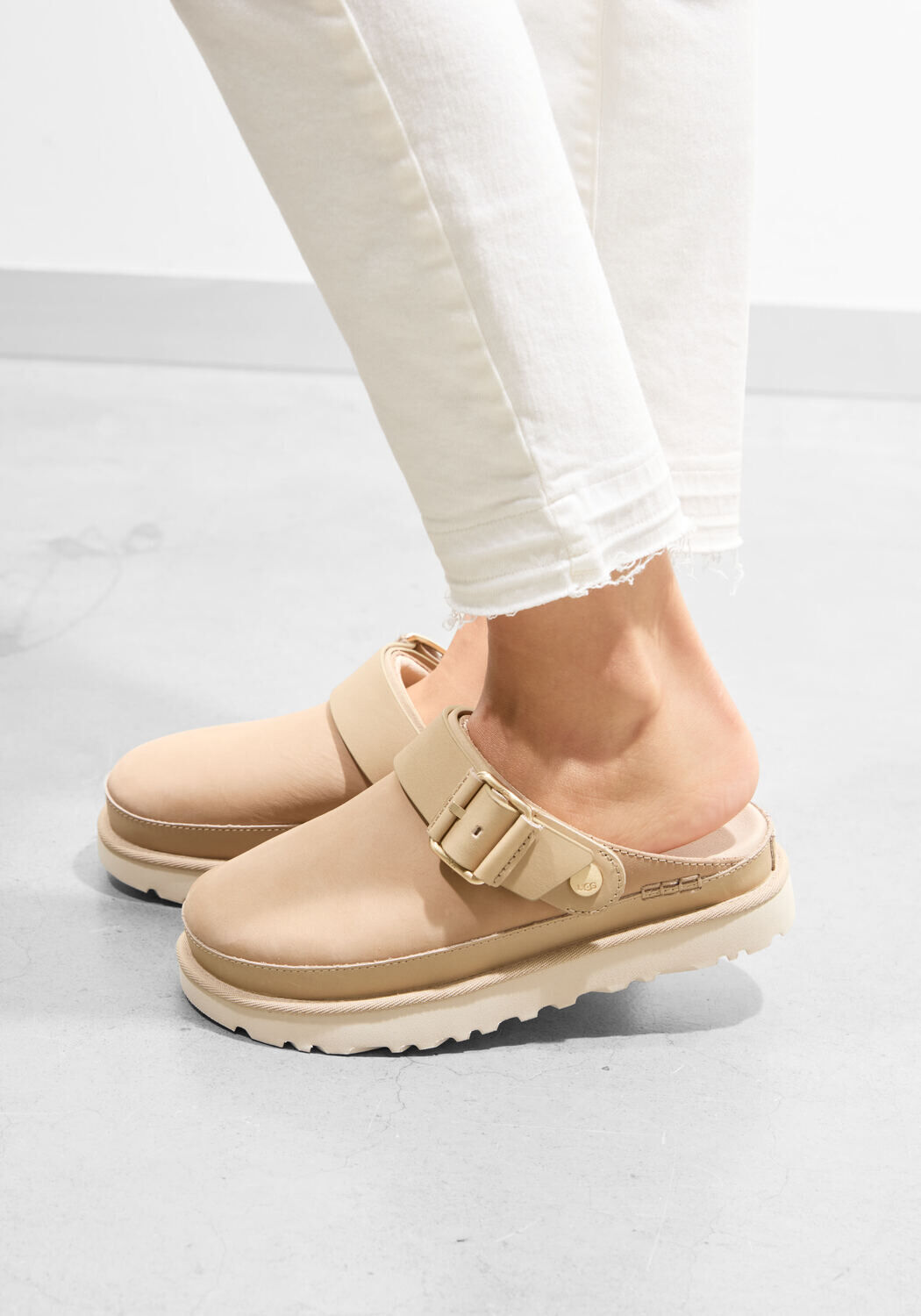 Camel UGG Slippers W GOLDENSTAR VILLA CLOG - medium