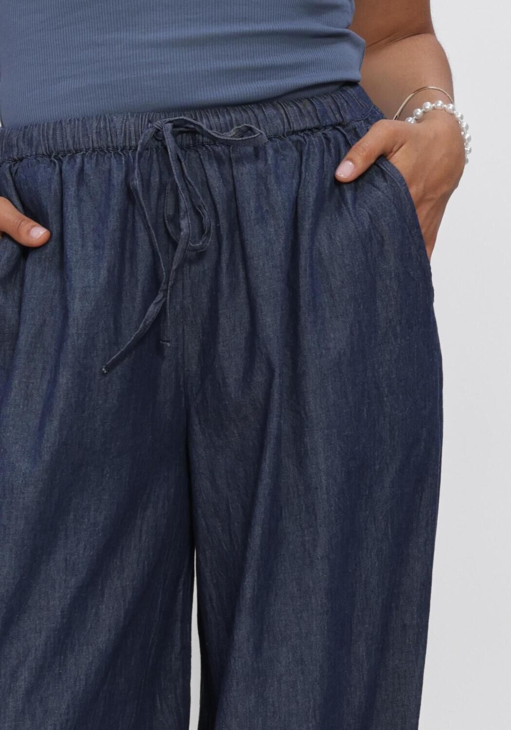 Blauwe NEO NOIR Broeken/jumpsuits ROXANE BALLOON DENIM PANTS - large