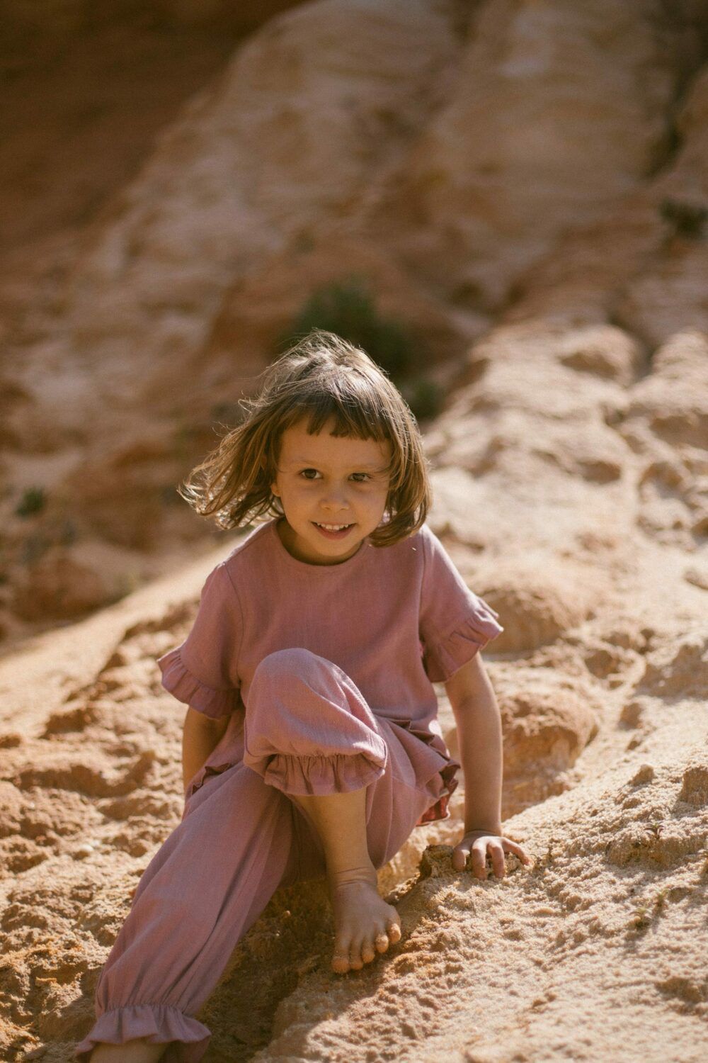 LIL' ATELIER Pantalon NMFDOLIE LOOSE PANT en rose - large